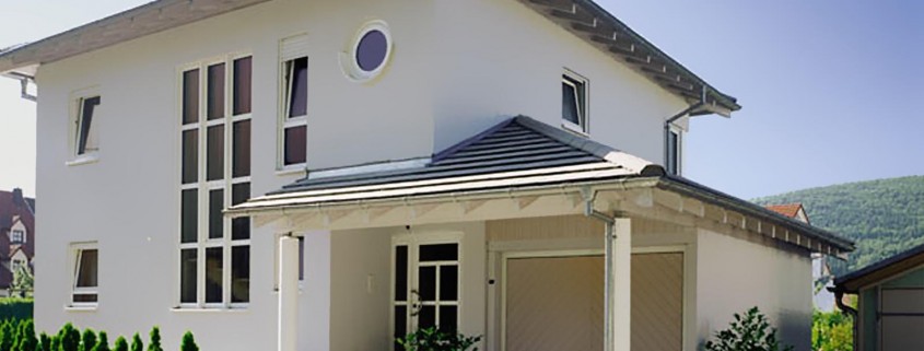 Einzelgarage mit Schleppdach integriert in Hausbau